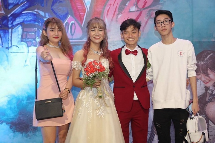 DNK và bạn gái DNK và bạn gái