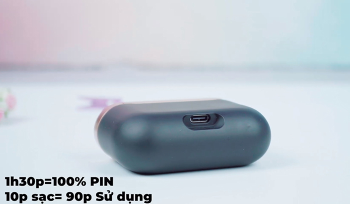 cổng usb type c hổ trợ sạc nhanh trên tai nghe Sony WF-1000XM3 cổng usb type c hổ trợ sạc nhanh