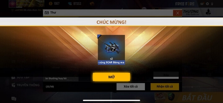 Mở hộp quà để nhận quà